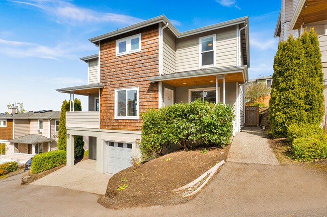 Building Photo - Light and Bright Cheery Beacon Hill Home