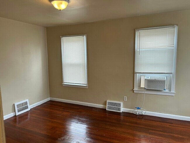 Building Photo - 18515 Greenfield Rd