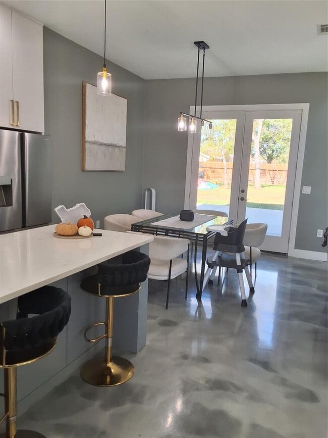 Building Photo - 724 Ramsey Ave