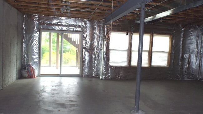 Building Photo - 1463 Yellowstone Dr