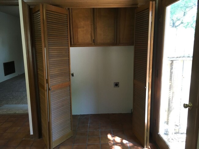 Building Photo - Charming Home, with attached garage