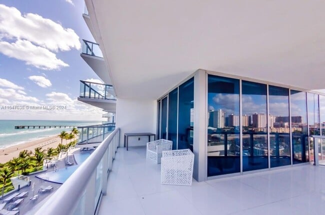 Building Photo - 17001 Collins Ave