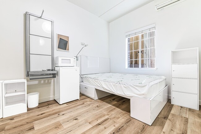 Interior Photo - 335 Pacific Avenue