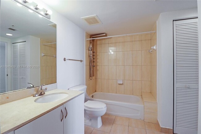 Building Photo - 1750 N Bayshore Dr