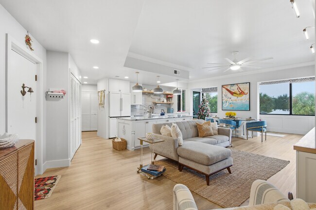 Building Photo - 150 SE Four Winds Dr