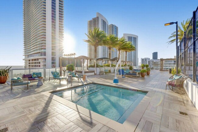Building Photo - 4010 S Ocean Dr