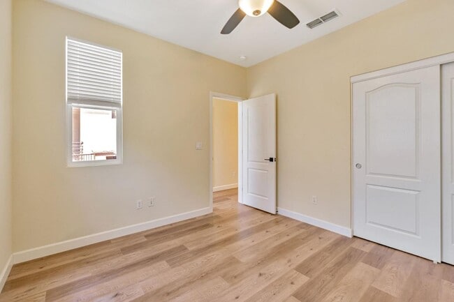 Building Photo - 2678 Deerwood Dr