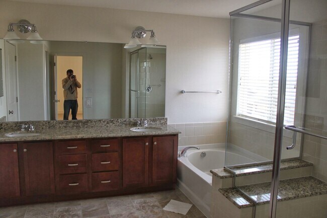 Building Photo - 10334 Kenneth Dr