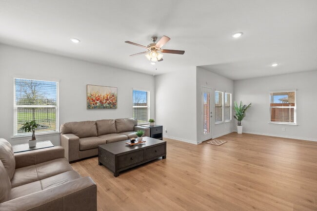 Building Photo - Beautiful 4 Bedroom Home in Spiritas Ranch Near Lake Lewisville