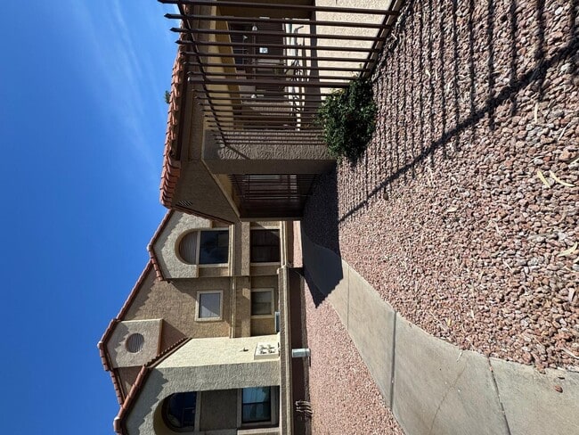 Building Photo - 1905 E University Dr