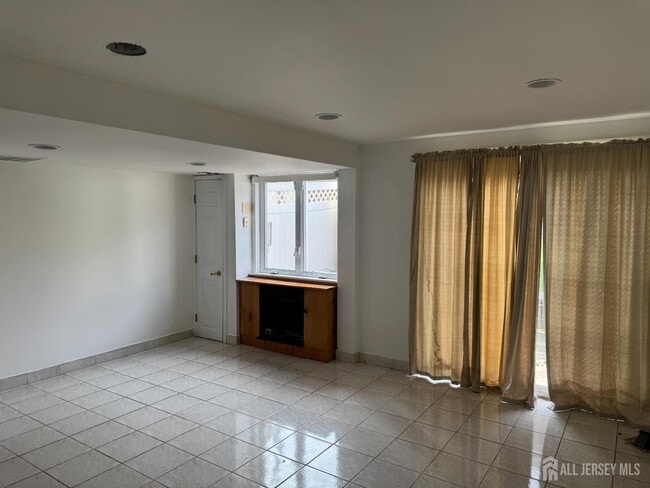 Building Photo - 295 Water St