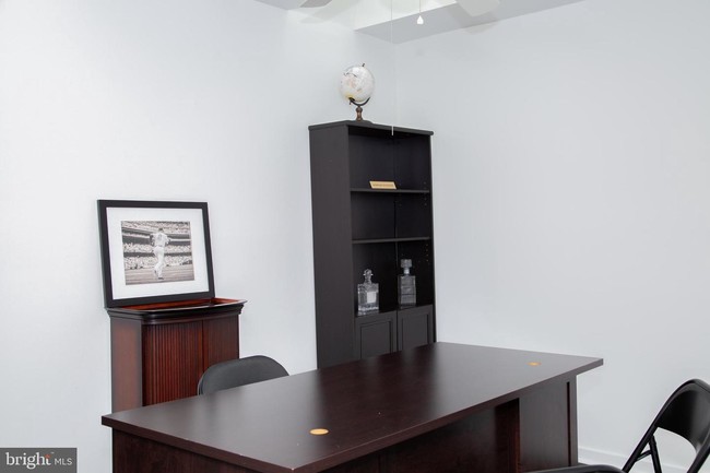 Building Photo - 828 Chanticleer