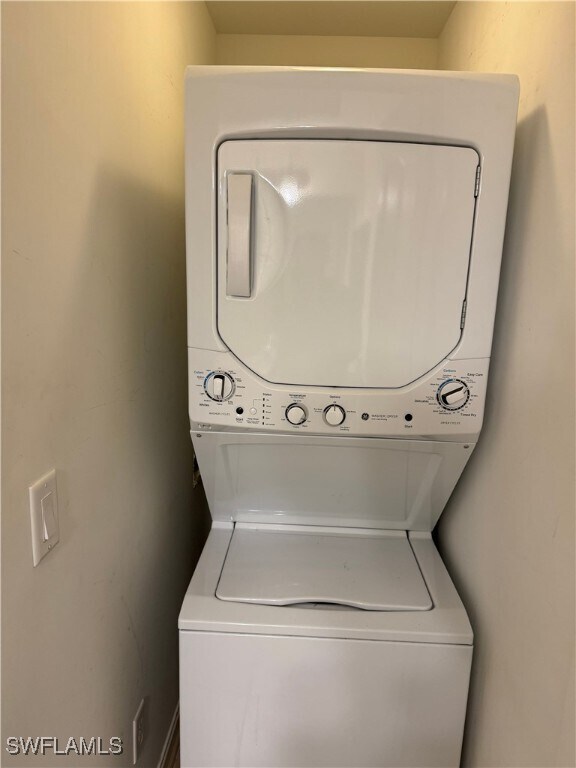 Building Photo - 1100 Pine Ridge Rd