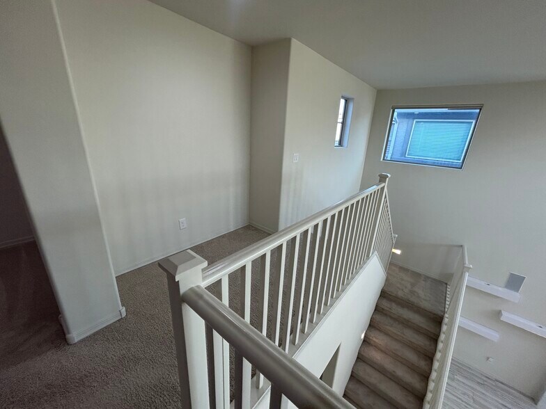 Building Photo - 8909 W Missouri Ave