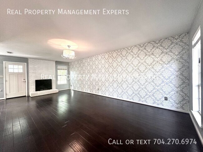 Building Photo - 8509 Golf Ridge Dr