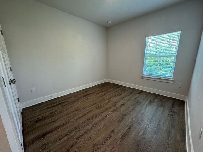 Building Photo - Gulf Breeze - Sailfish Pointe - 4 bedroom, 3 bathroom w/ 3 car garage