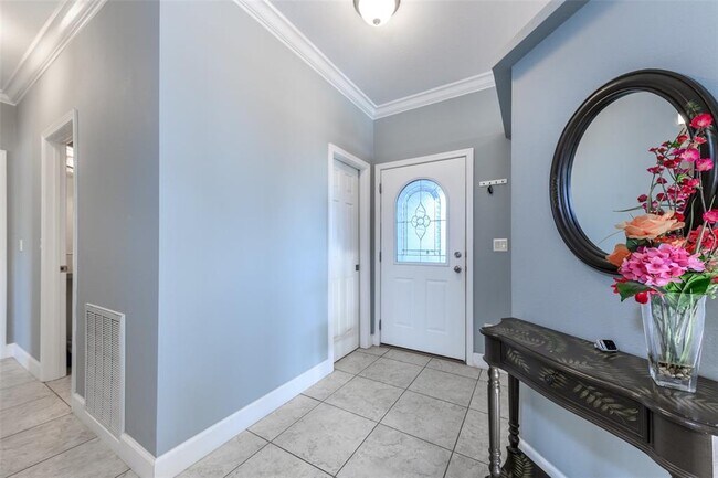 Building Photo - 2 Emden Cir