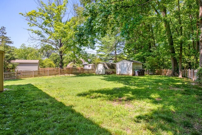 Building Photo - $2,500 / 3 br / 3 ba / 1,750 sqft