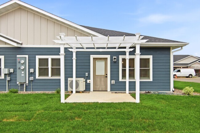 Building Photo - 1717 Whitetail Way