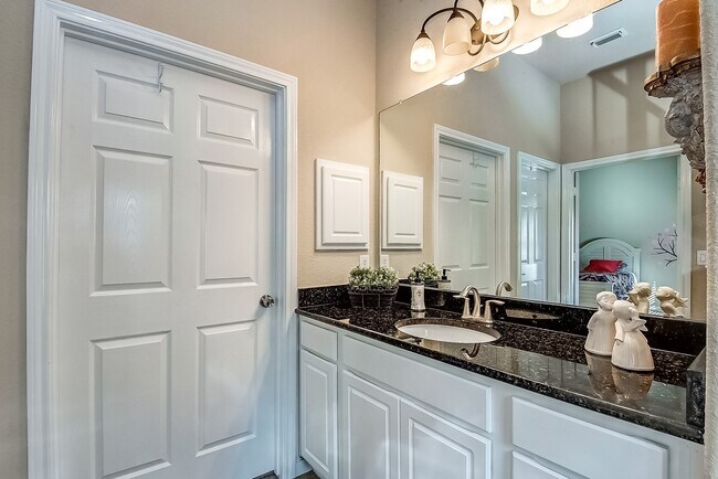 Building Photo - 18318 Hampton Hills Dr