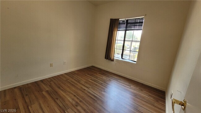 Building Photo - 2151 Hussium Hills St