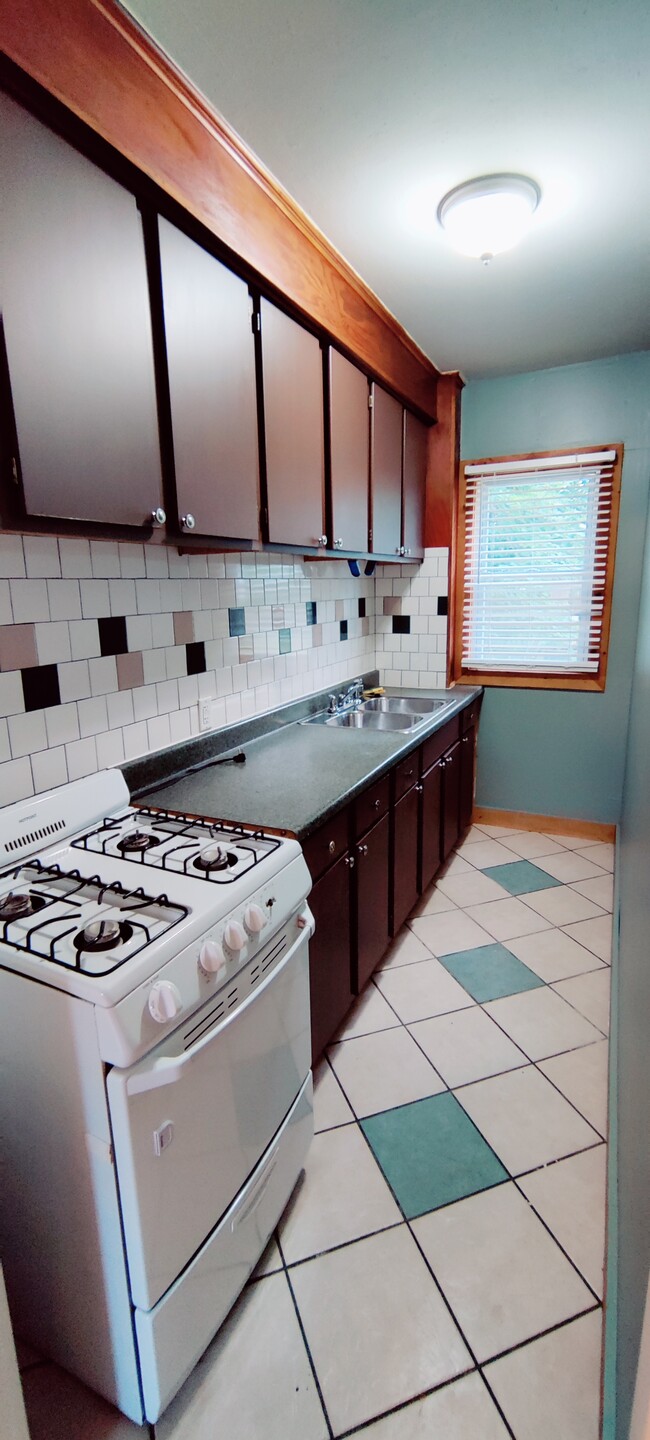 Kitchen - 840 Dwelly St