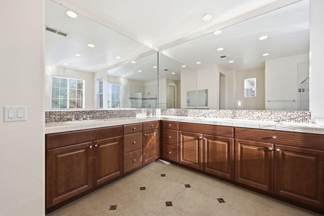 Building Photo - 35495 Domani Dr