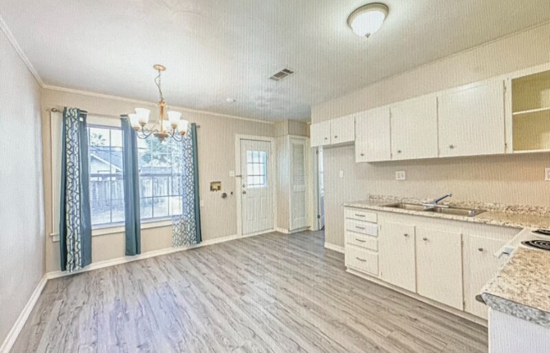 Building Photo - 208 W Lobit Ave