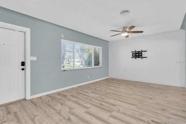 Building Photo - 6618 3rd Ave N