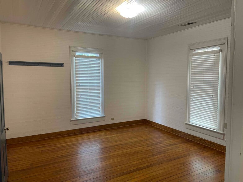 Building Photo - 162 Johnson St