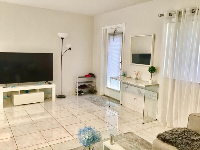 Building Photo - 239 Brittany F