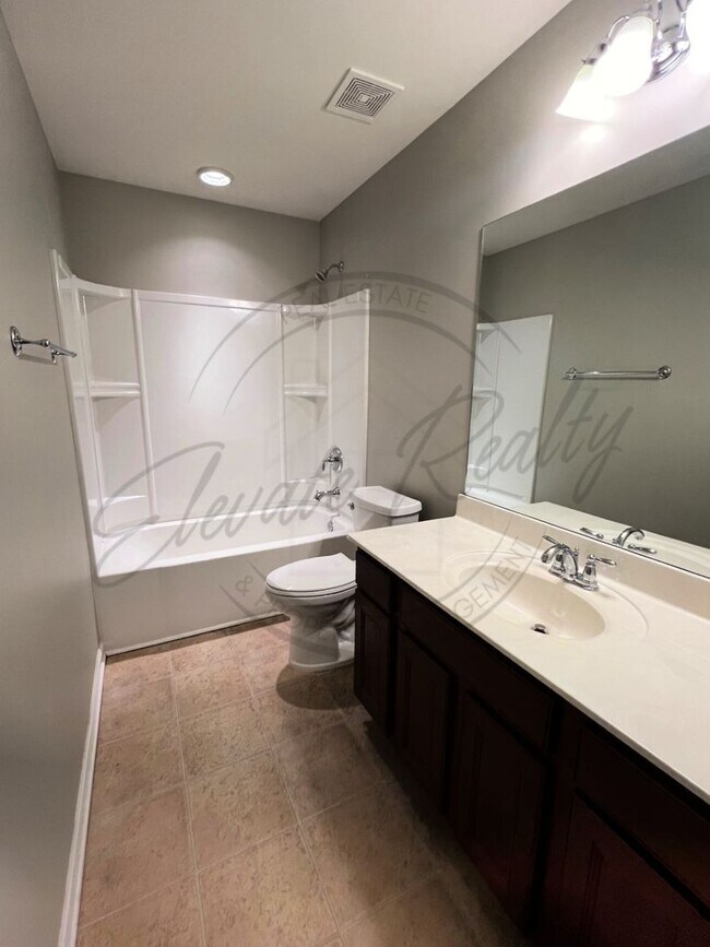 Building Photo - 1676 Stonewater Dr