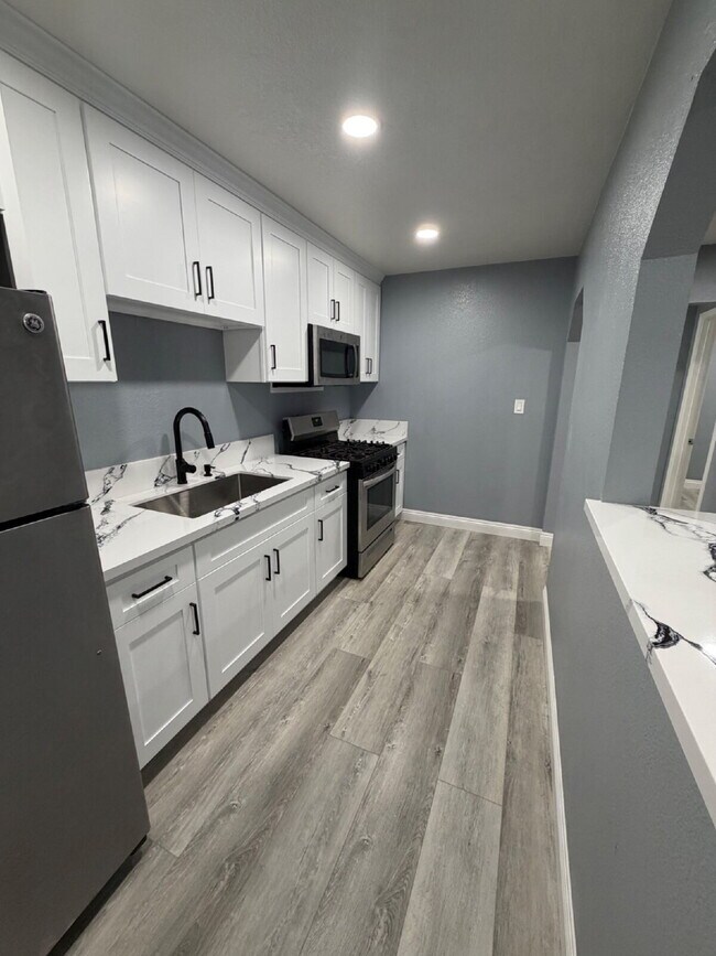 Building Photo - 100% NEWLY REMODELED - MUST SEE - WON'T LAST _   Only 4 miles from USC and 6 miles from DTLA