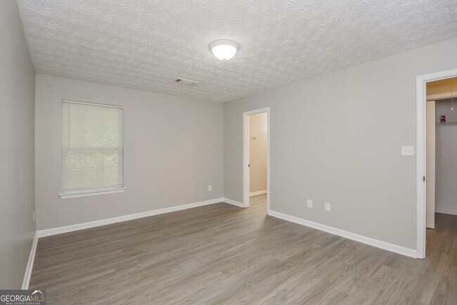 Building Photo - 541 Dove Way