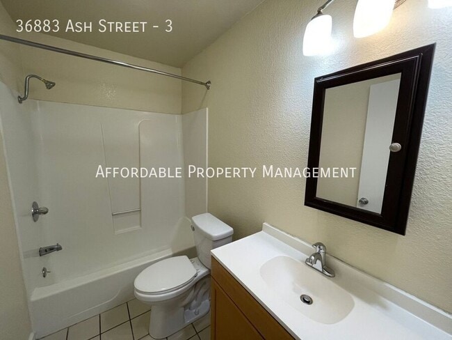 Building Photo - 36883 Ash St