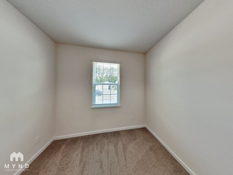 Building Photo - 2880 Alpin Dr