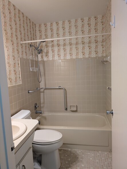 Building Photo - 2258 World Parkway Blvd W