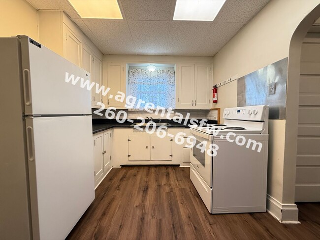Building Photo - 811 Columbia Ave