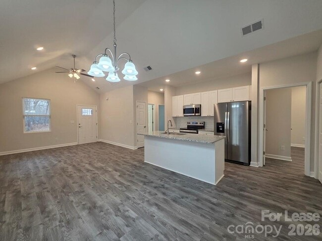 Building Photo - 215 Division Ave