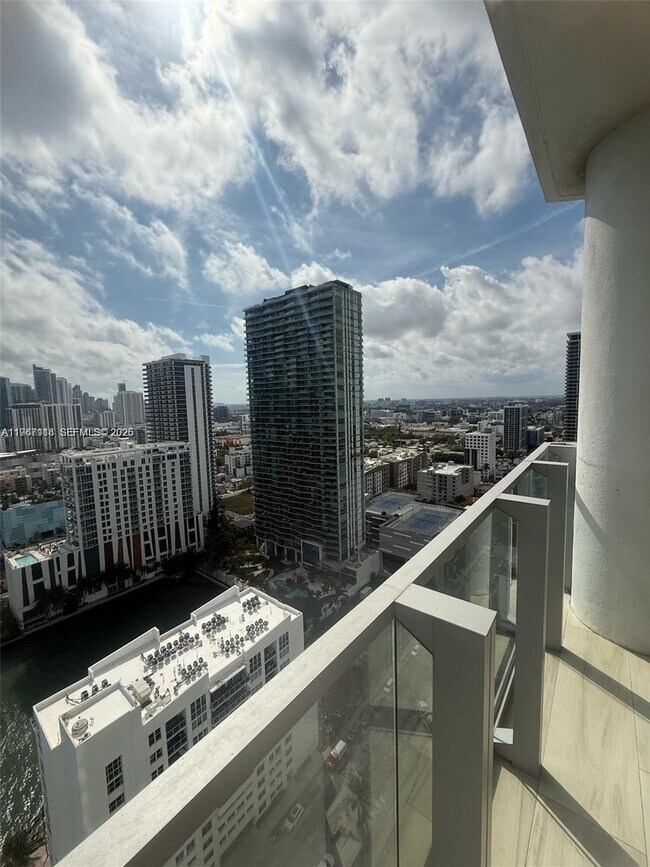 Building Photo - 2900 NE 7th Ave