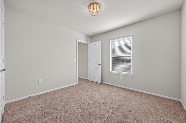 Building Photo - 24603 Royal Pike Dr