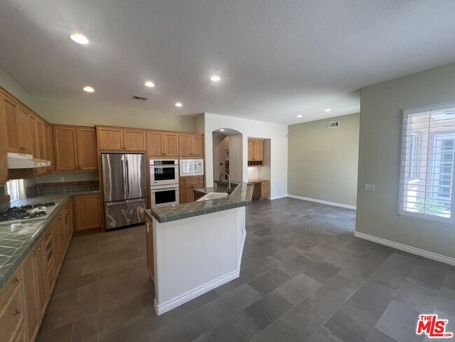 Building Photo - 4566 Via Del Rancho