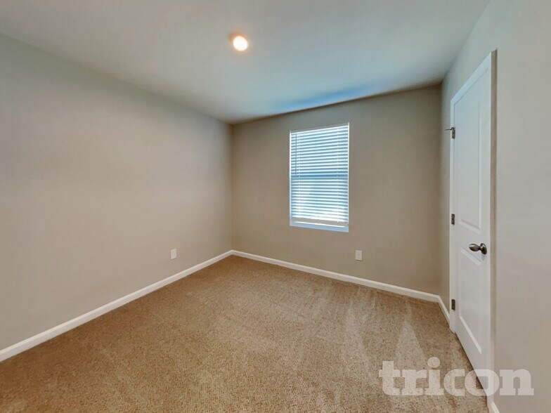 Building Photo - 886 Purcell Dr