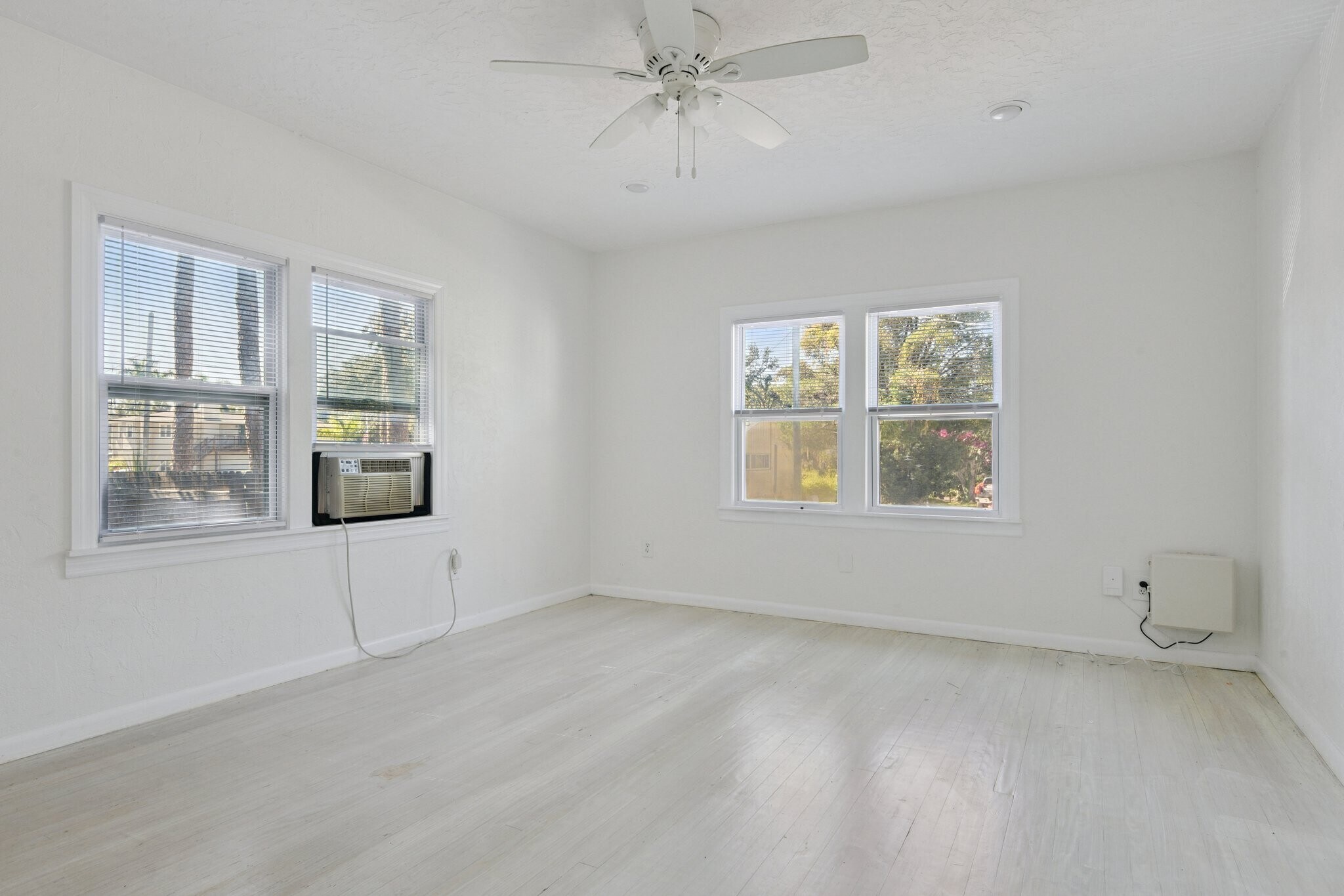 Building Photo - 1919 12th Ave W