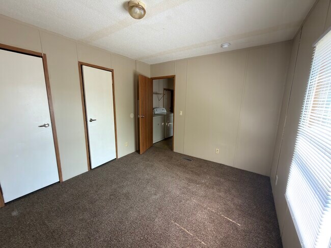Building Photo - 25353 Nuway Ave