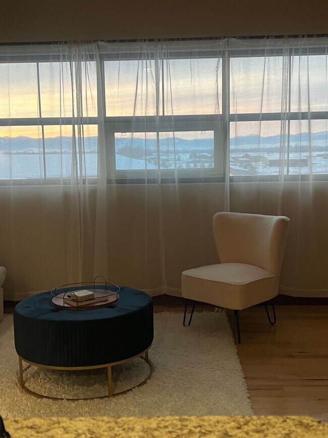 Building Photo - Elegant All Inclusive Fully Furnished Studio On Top Floor