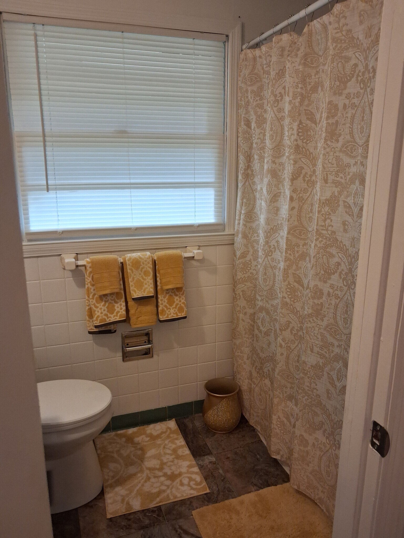 Bathoom 1a - 2557 Delano Dr