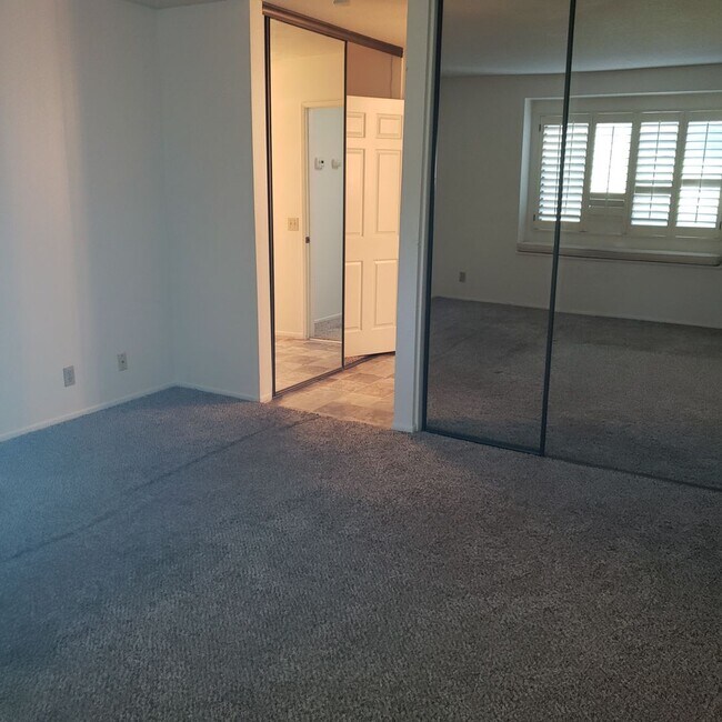 Building Photo - CANYON CREST - 2 Bedroom 2.5 Bath Townhouse