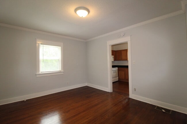 Building Photo - 2 Bedroom Home Near KU MED