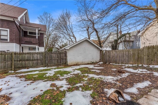 Building Photo - 11913 Buckingham Ave